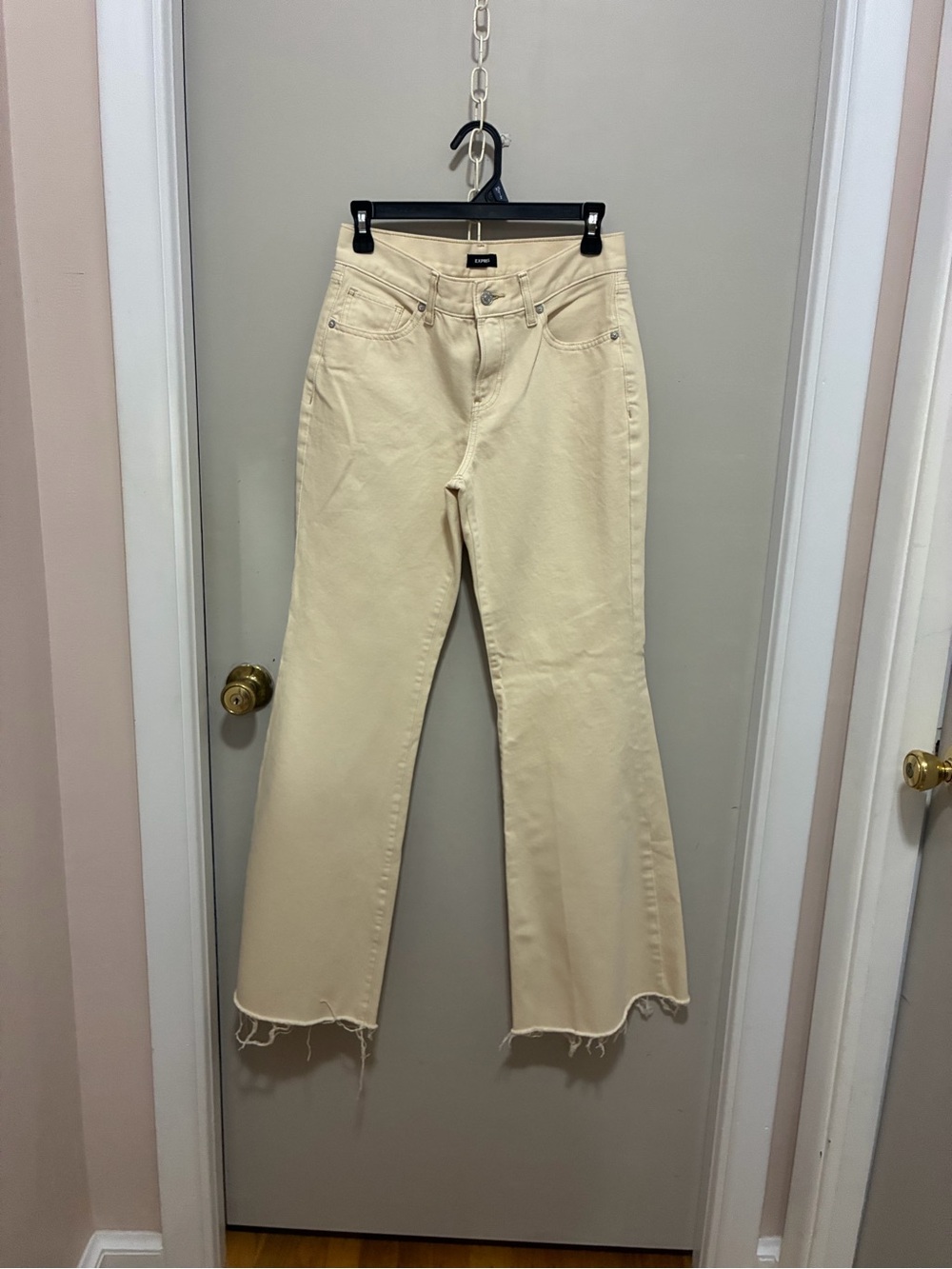 Express Mid Rise Cream Raw Hem
'70s Flare Jeans
